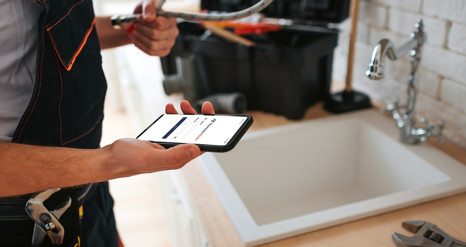 plumber using RemoteWorkr app